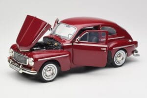 Volvo PV544 Cherry Red Revell 1:18 08887 Metalli — kuva 2 / 8