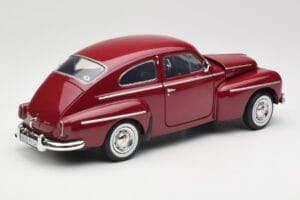 Volvo PV544 Cherry Red Revell 1:18 08887 Metalli — kuva 3 / 8