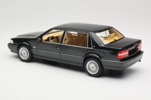 Volvo S90 Royal Green DNA 1:18 DNA000090 Metalli — kuva 5 / 6