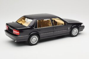 Volvo S90 Royal Violet DNA 1:18 DNA000089 Metalli — kuva 2 / 6