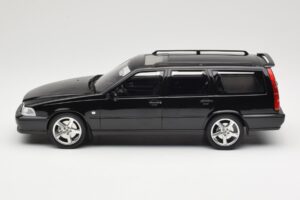 Volvo V70 R P80 Musta DNA 1:18 DNA000232 Metalli — kuva 3 / 6