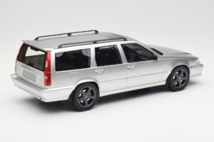 Volvo V70 R P80 Hopea DNA 1:18 DNA000155 Metalli — kuva 2 / 6