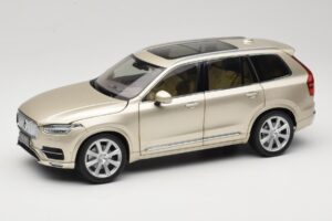 Volvo XC90 Luminous Sand Yellow Paudi Model 1:18 9430841 Metalli