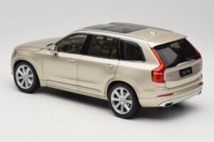 Volvo XC90 Luminous Sand Yellow Paudi Model 1:18 9430841 Metalli — kuva 7 / 8
