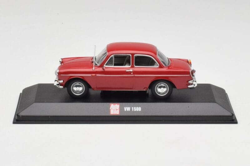 Volkswagen 1500 Ruby Punainen Minichamps 1:43 VW001 Metalli