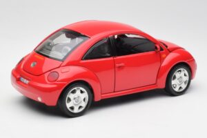 Volkswagen New Beetle Punainen Bburago 1:18 8185108 Metalli — kuva 3 / 8