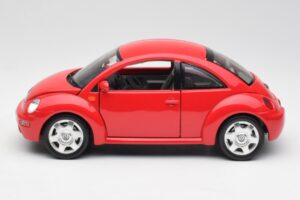 Volkswagen New Beetle Punainen Bburago 1:18 8185108 Metalli — kuva 4 / 8