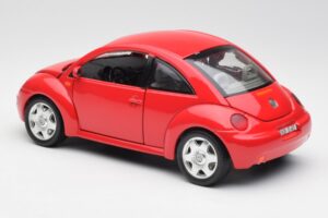 Volkswagen New Beetle Punainen Bburago 1:18 8185108 Metalli — kuva 7 / 8