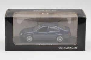 Volkswagen Bora Ocean Sininen Minichamps 1:43 8198223B Metalli — kuva 4 / 4