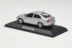 Volkswagen Bora Reflex Hopea Minichamps 1:43 81982223S Metalli — kuva 3 / 4