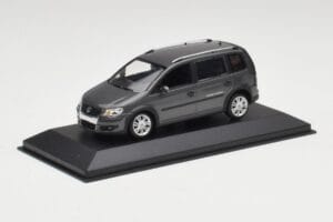 Volkswagen Cross Touran Platinum Harmaa Minichamps 1:43 400056170 Metalli — kuva 2 / 4