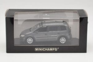 Volkswagen Cross Touran Platinum Harmaa Minichamps 1:43 400056170 Metalli — kuva 4 / 4