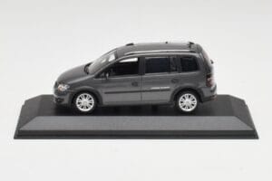 Volkswagen Cross Touran Platinum Harmaa Minichamps 1:43 400056170 Metalli