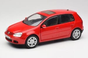 Volkswagen Golf Mk5 4-Door Tornado Punainen Bburago 1:18 GOLF001 Metalli