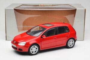 Volkswagen Golf Mk5 4-Door Tornado Punainen Bburago 1:18 GOLF001 Metalli — kuva 8 / 8