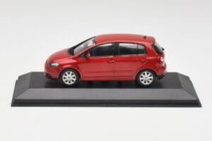 Volkswagen Golf Plus Tornado Punainen Minichamps 1:43 821911110 Metalli