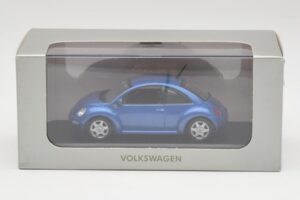 Volkswagen New Beetle Satellite Sininen Minichamps 1:43 430058004 Metalli — kuva 4 / 4