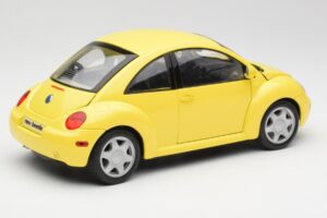 Volkswagen New Beetle Keltainen Maisto 1:18 37800-M4 Metalli — kuva 3 / 8