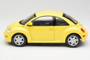 Volkswagen New Beetle Keltainen Maisto 1:18 37800-M4 Metalli — kuva 4 / 8