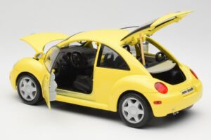 Volkswagen New Beetle Keltainen Maisto 1:18 37800-M4 Metalli — kuva 5 / 8