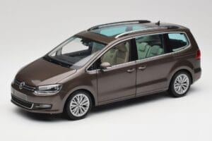 Volkswagen Sharan 7N Tammenvärinen Ruskea Metallic Minichamps 1:18 110051001 Metalli