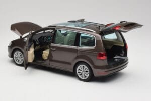 Volkswagen Sharan 7N Tammenvärinen Ruskea Metallic Minichamps 1:18 110051001 Metalli — kuva 5 / 8