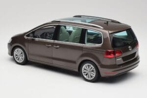Volkswagen Sharan 7N Tammenvärinen Ruskea Metallic Minichamps 1:18 110051001 Metalli — kuva 7 / 8
