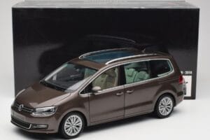 Volkswagen Sharan 7N Tammenvärinen Ruskea Metallic Minichamps 1:18 110051001 Metalli — kuva 8 / 8