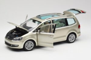Volkswagen Sharan 7N Reflex Hopea Metallic Minichamps 1:18 110051002 Metalli — kuva 2 / 8