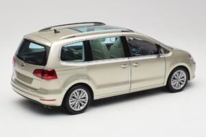 Volkswagen Sharan 7N Reflex Hopea Metallic Minichamps 1:18 110051002 Metalli — kuva 3 / 8