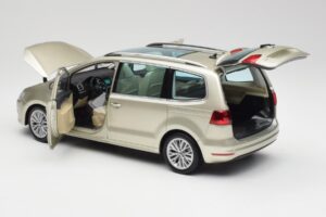 Volkswagen Sharan 7N Reflex Hopea Metallic Minichamps 1:18 110051002 Metalli — kuva 5 / 8