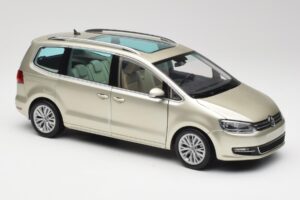 Volkswagen Sharan 7N Reflex Hopea Metallic Minichamps 1:18 110051002 Metalli — kuva 6 / 8