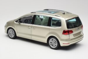 Volkswagen Sharan 7N Reflex Hopea Metallic Minichamps 1:18 110051002 Metalli — kuva 7 / 8