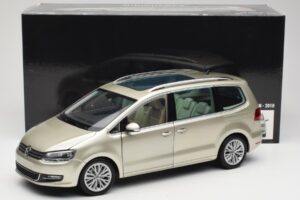 Volkswagen Sharan 7N Reflex Hopea Metallic Minichamps 1:18 110051002 Metalli — kuva 8 / 8