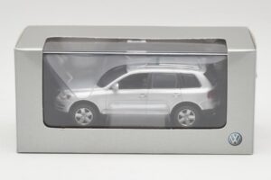 Volkswagen Touareg Reflex Hopea Minichamps 1:43 68625 Metalli — kuva 4 / 4