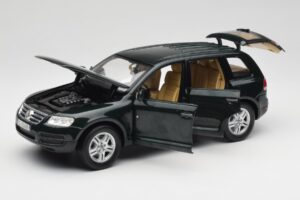 Volkswagen Touareg V10 TDI Canyon Green Bburago 1:18 34911-V1 Metalli — kuva 2 / 8
