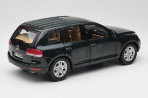 Volkswagen Touareg V10 TDI Canyon Green Bburago 1:18 34911-V1 Metalli — kuva 3 / 8
