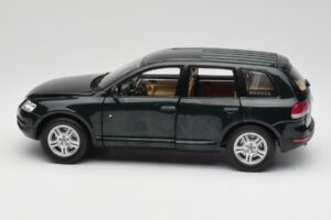 Volkswagen Touareg V10 TDI Canyon Green Bburago 1:18 34911-V1 Metalli — kuva 4 / 8