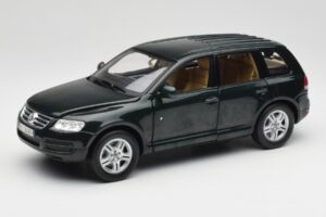 Volkswagen Touareg V10 TDI Canyon Green Bburago 1:18 34911-V1 Metalli