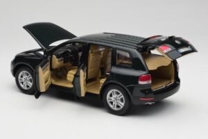Volkswagen Touareg V10 TDI Canyon Green Bburago 1:18 34911-V1 Metalli — kuva 5 / 8