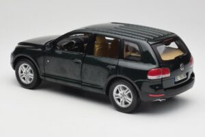 Volkswagen Touareg V10 TDI Canyon Green Bburago 1:18 34911-V1 Metalli — kuva 7 / 8