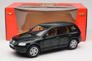 Volkswagen Touareg V10 TDI Canyon Green Bburago 1:18 34911-V1 Metalli — kuva 8 / 8