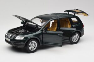 Volkswagen Touareg V10 TDI Reed Green Metallic Bburago 1:18 34911 Metalli — kuva 2 / 8