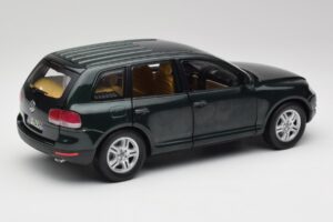 Volkswagen Touareg V10 TDI Reed Green Metallic Bburago 1:18 34911 Metalli — kuva 3 / 8