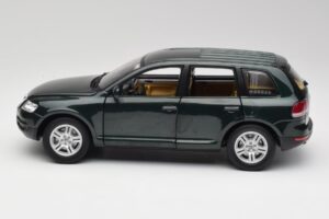 Volkswagen Touareg V10 TDI Reed Green Metallic Bburago 1:18 34911 Metalli — kuva 4 / 8