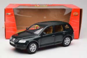 Volkswagen Touareg V10 TDI Reed Green Metallic Bburago 1:18 34911 Metalli — kuva 8 / 8