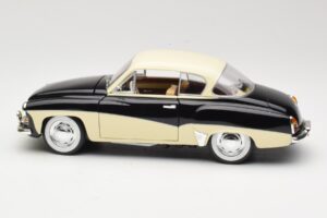 Wartburg 311 Coupe Musta & Beige Revell 1:18 8419 Metalli — kuva 4 / 8