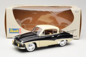 Wartburg 311 Coupe Musta & Beige Revell 1:18 8419 Metalli — kuva 8 / 8