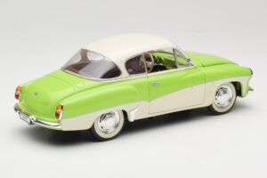 Wartburg 313 Pastellivihreä yli Beige Revell 1:18 9018 Metalli — kuva 3 / 8