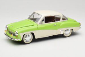 Wartburg 313 Pastellivihreä yli Beige Revell 1:18 9018 Metalli